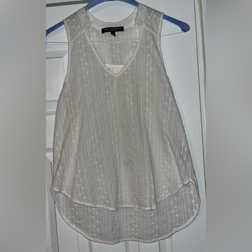 One ♥️ Clothing Los Angeles White Hi-Lo Top,              Size Small